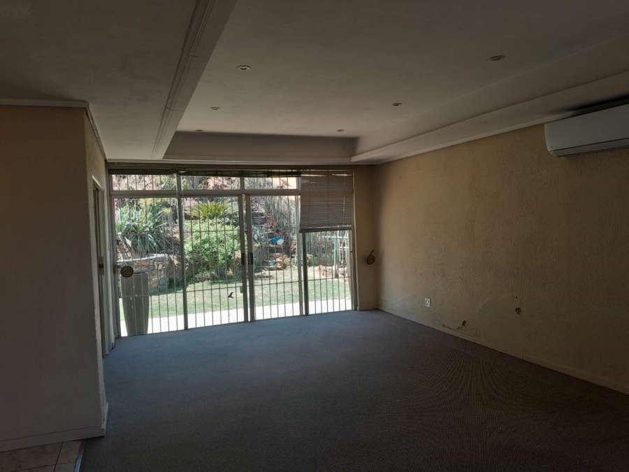4 Bedroom Property for Sale in Linmeyer Gauteng