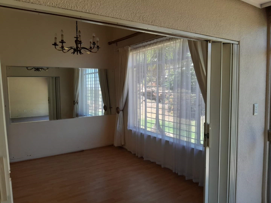 4 Bedroom Property for Sale in Linmeyer Gauteng