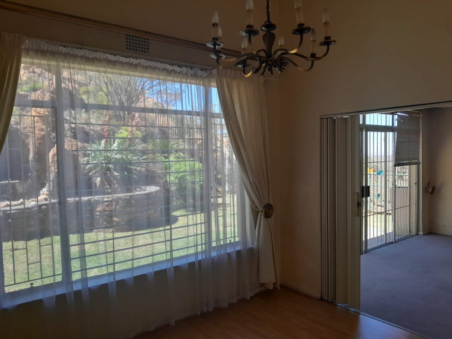 4 Bedroom Property for Sale in Linmeyer Gauteng