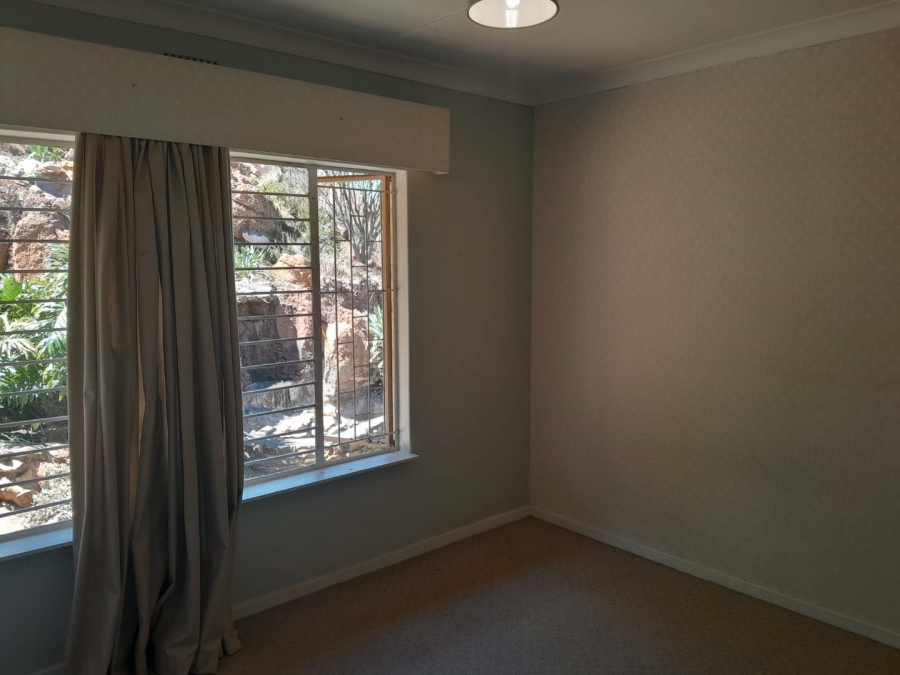 4 Bedroom Property for Sale in Linmeyer Gauteng