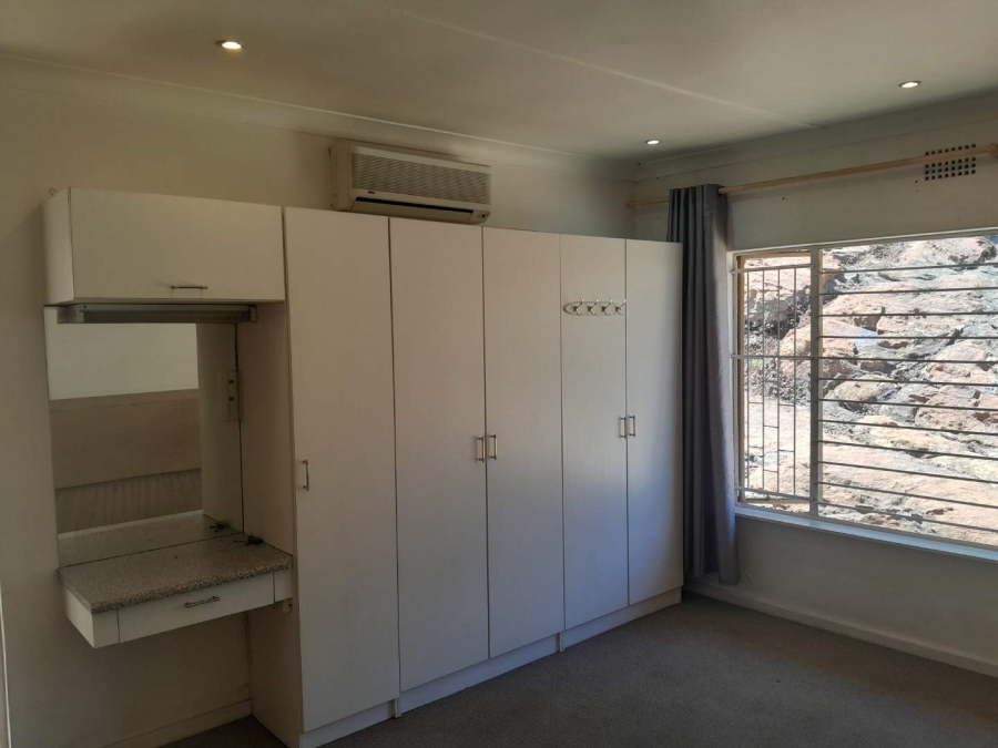 4 Bedroom Property for Sale in Linmeyer Gauteng