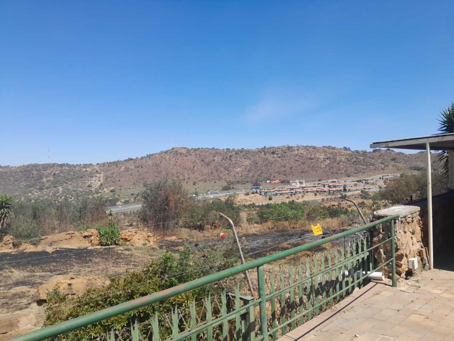 4 Bedroom Property for Sale in Linmeyer Gauteng