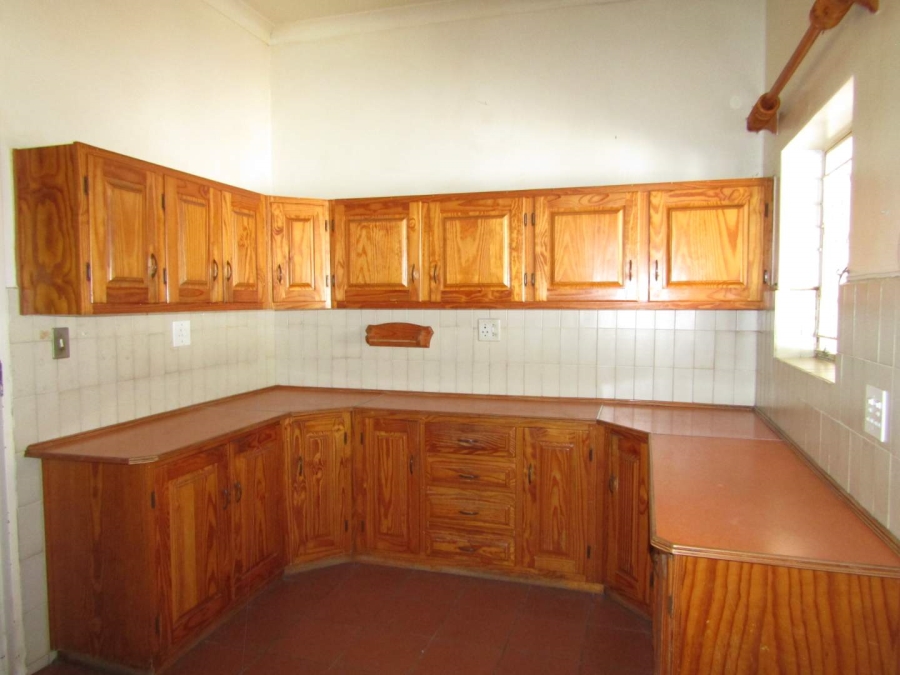 To Let 4 Bedroom Property for Rent in Waverley Gauteng