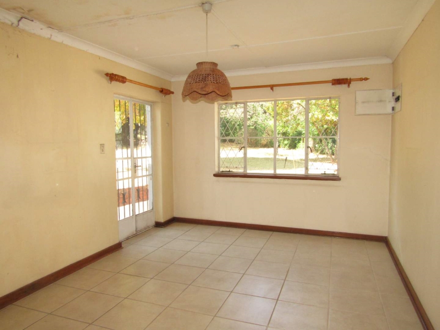 To Let 4 Bedroom Property for Rent in Waverley Gauteng