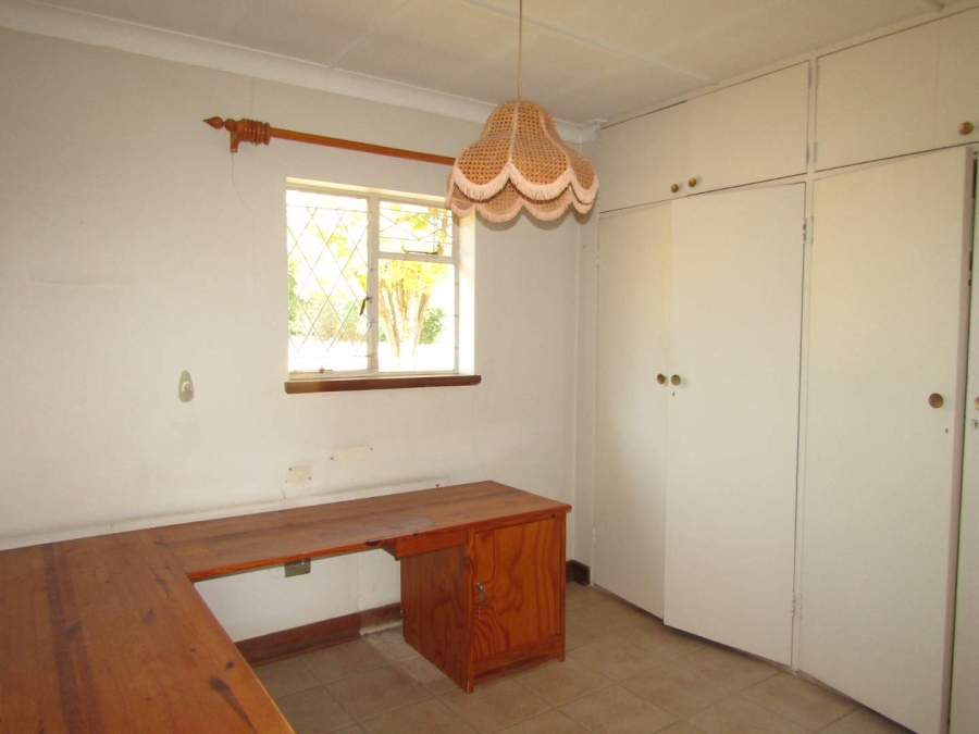 To Let 4 Bedroom Property for Rent in Waverley Gauteng