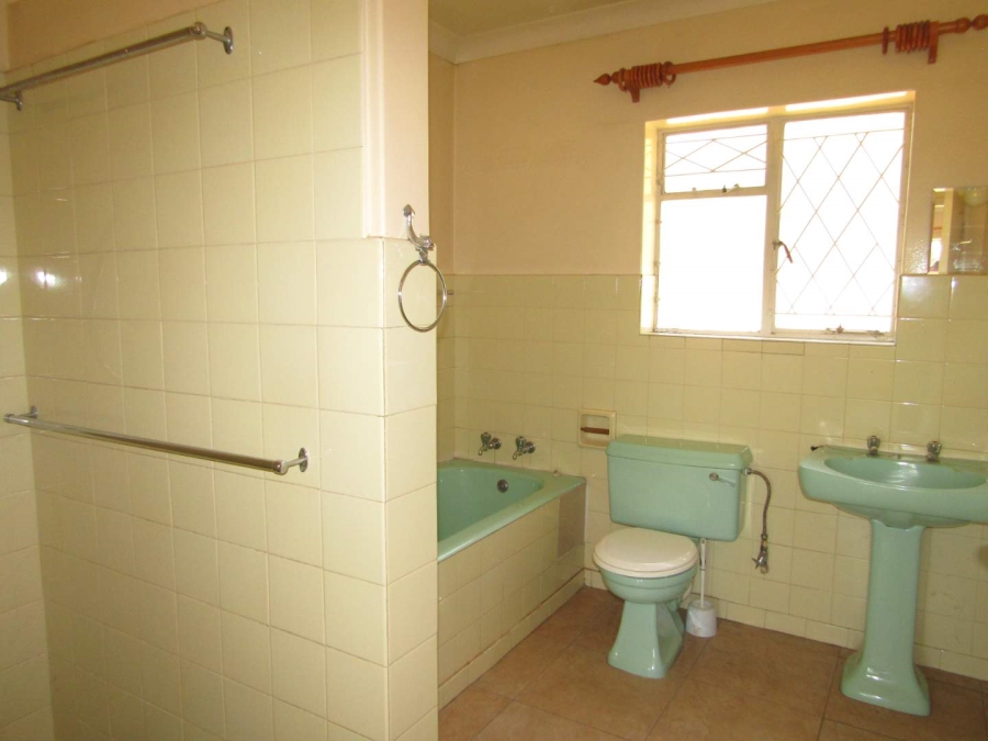 To Let 4 Bedroom Property for Rent in Waverley Gauteng
