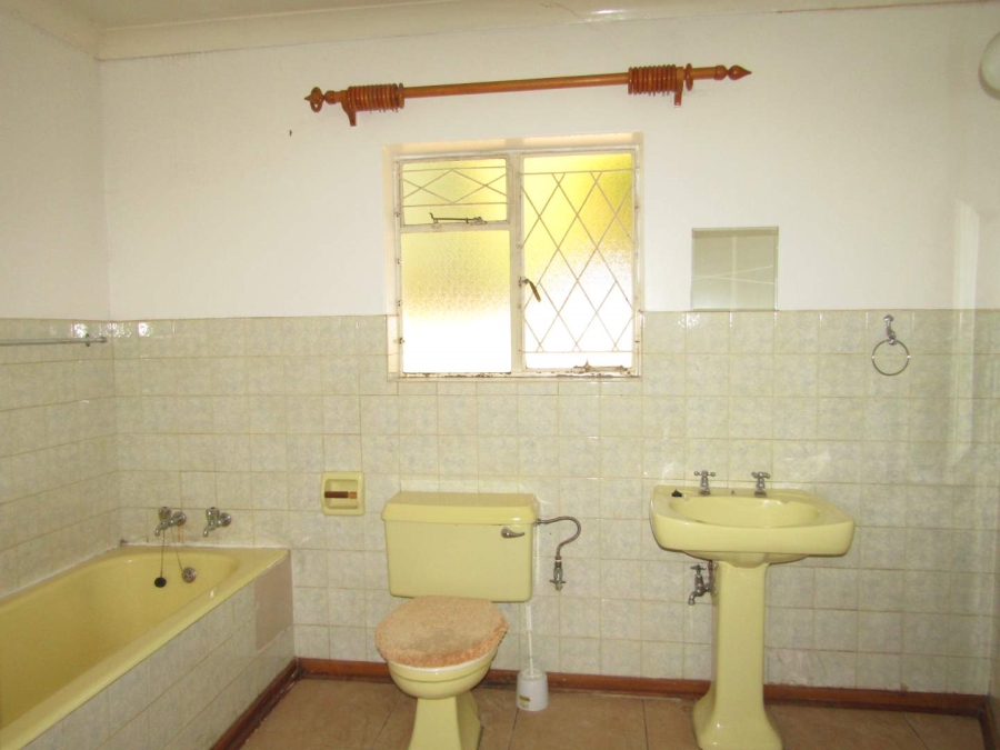 To Let 4 Bedroom Property for Rent in Waverley Gauteng