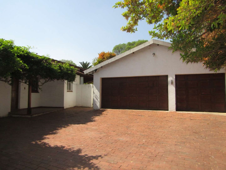 To Let 4 Bedroom Property for Rent in Waverley Gauteng