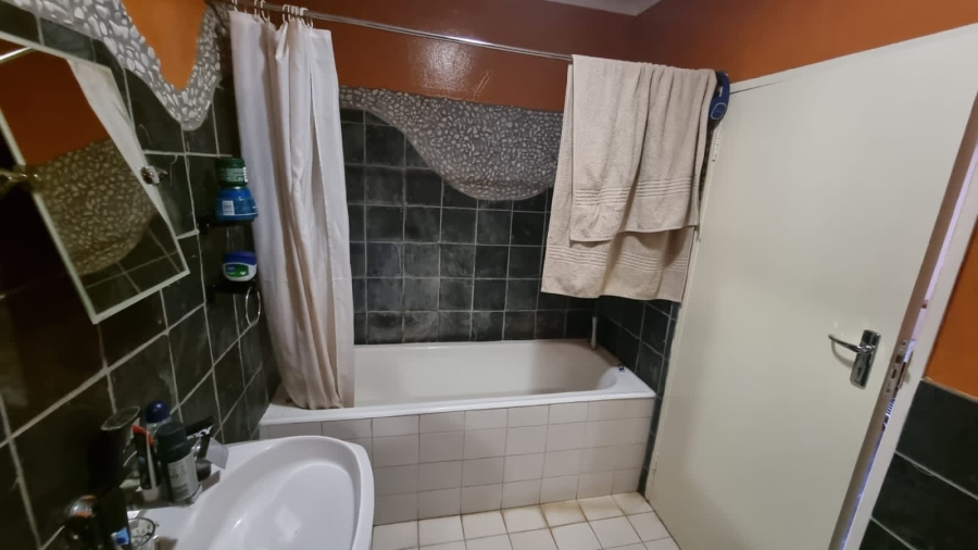 To Let 0 Bedroom Property for Rent in Robindale Gauteng