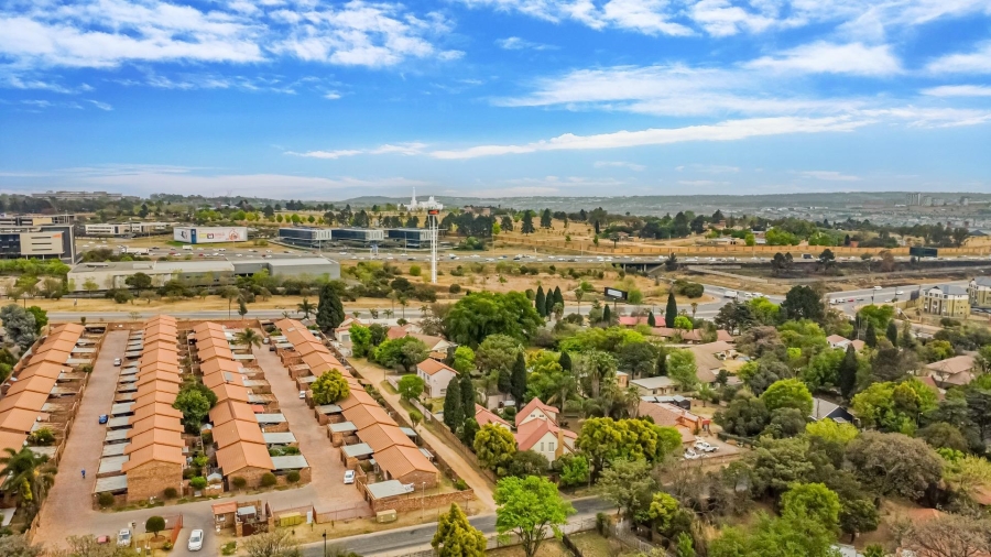 3 Bedroom Property for Sale in Buccleuch Gauteng