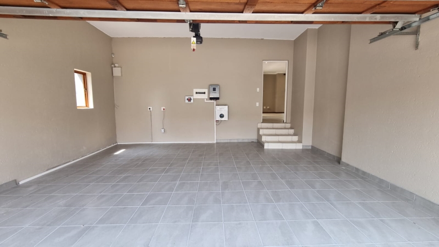 To Let 3 Bedroom Property for Rent in Broadacres Gauteng