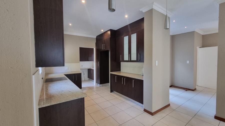 To Let 3 Bedroom Property for Rent in Broadacres Gauteng