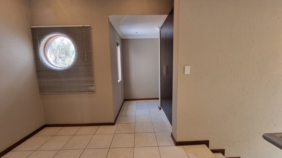 To Let 3 Bedroom Property for Rent in Broadacres Gauteng