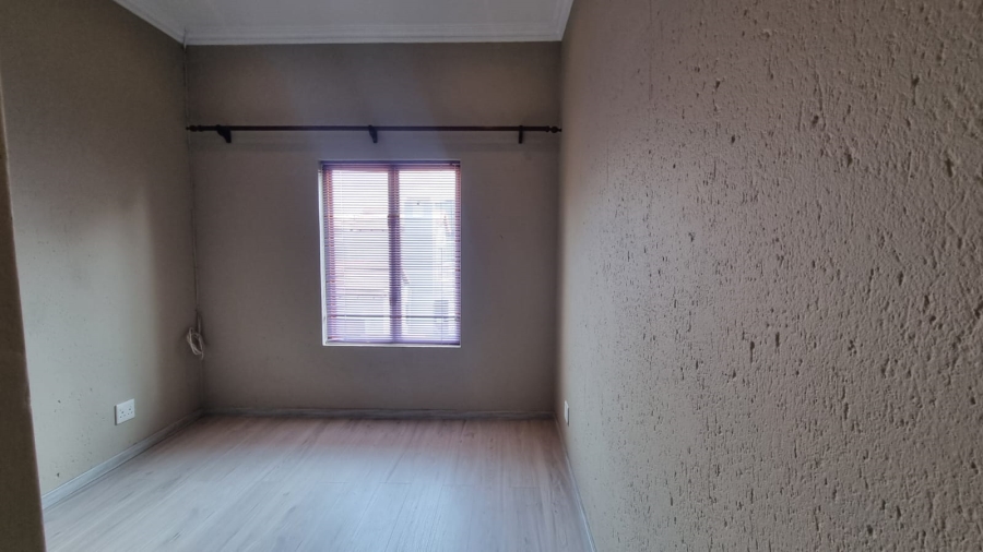 To Let 3 Bedroom Property for Rent in Broadacres Gauteng