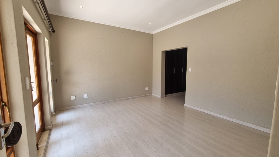 To Let 3 Bedroom Property for Rent in Broadacres Gauteng