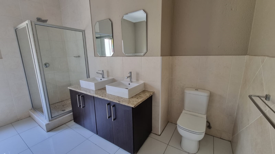 To Let 3 Bedroom Property for Rent in Broadacres Gauteng