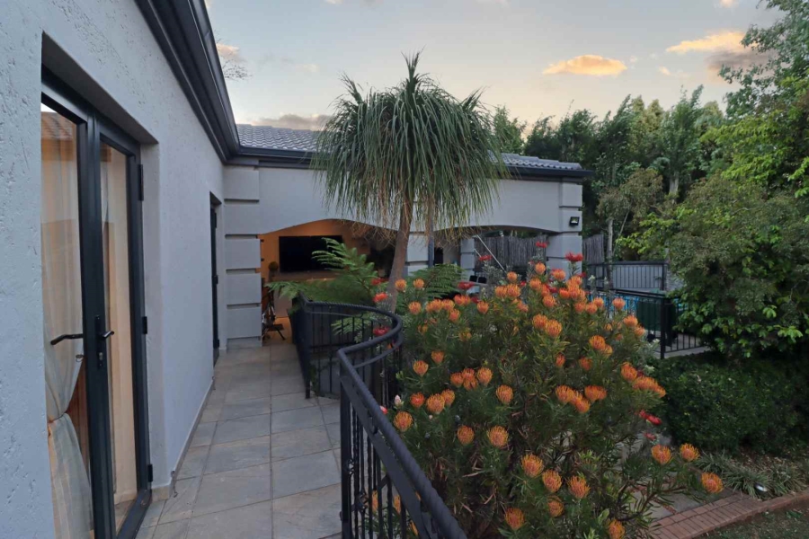 3 Bedroom Property for Sale in Featherbrooke Estate Gauteng