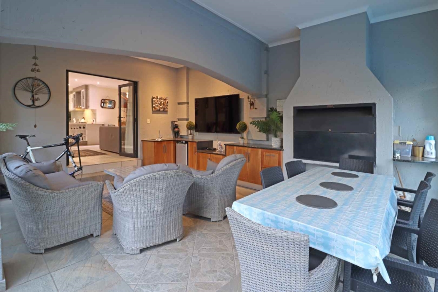 3 Bedroom Property for Sale in Featherbrooke Estate Gauteng