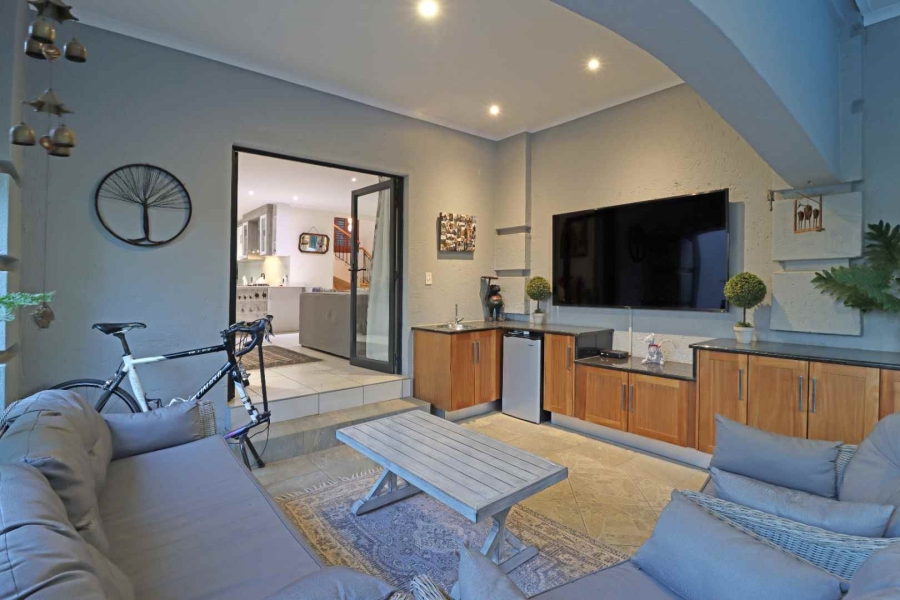 3 Bedroom Property for Sale in Featherbrooke Estate Gauteng