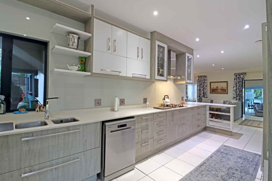 3 Bedroom Property for Sale in Featherbrooke Estate Gauteng