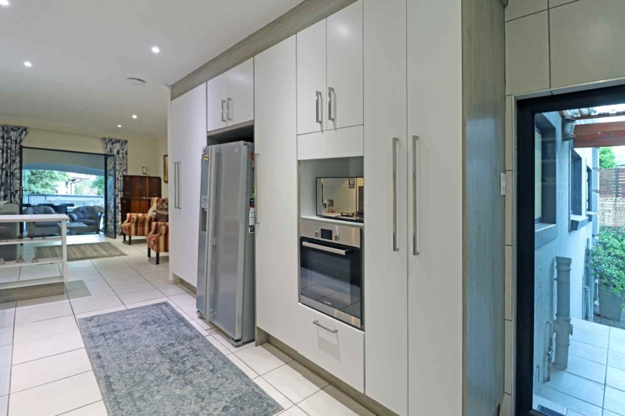 3 Bedroom Property for Sale in Featherbrooke Estate Gauteng