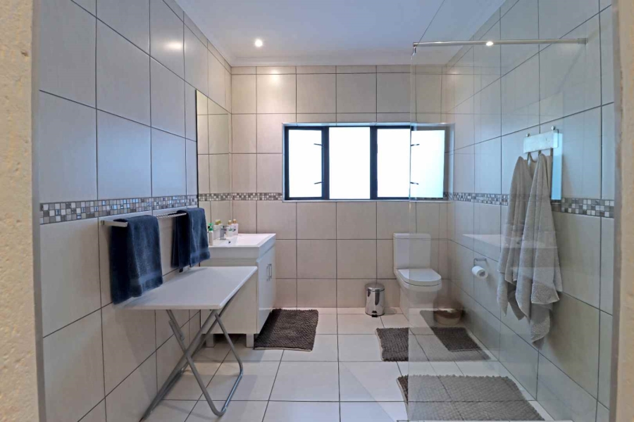 3 Bedroom Property for Sale in Featherbrooke Estate Gauteng