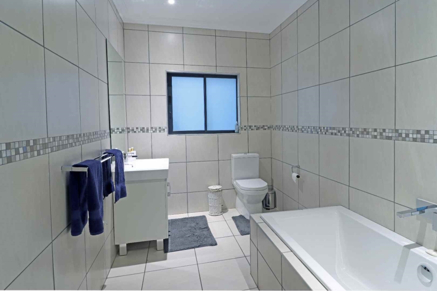 3 Bedroom Property for Sale in Featherbrooke Estate Gauteng