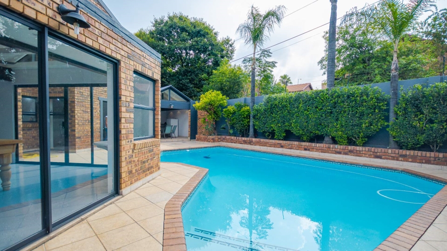 6 Bedroom Property for Sale in Moreleta Park Gauteng