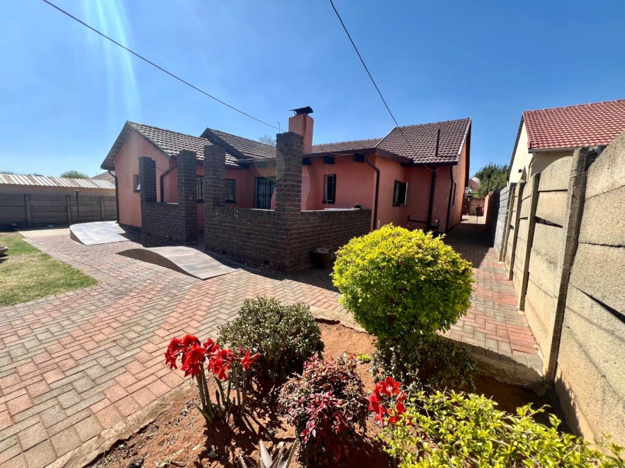 To Let 3 Bedroom Property for Rent in Witpoortjie Gauteng