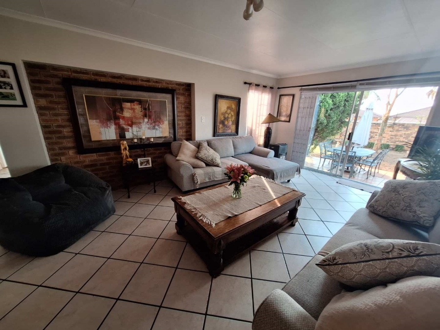 To Let 3 Bedroom Property for Rent in Radiokop Gauteng