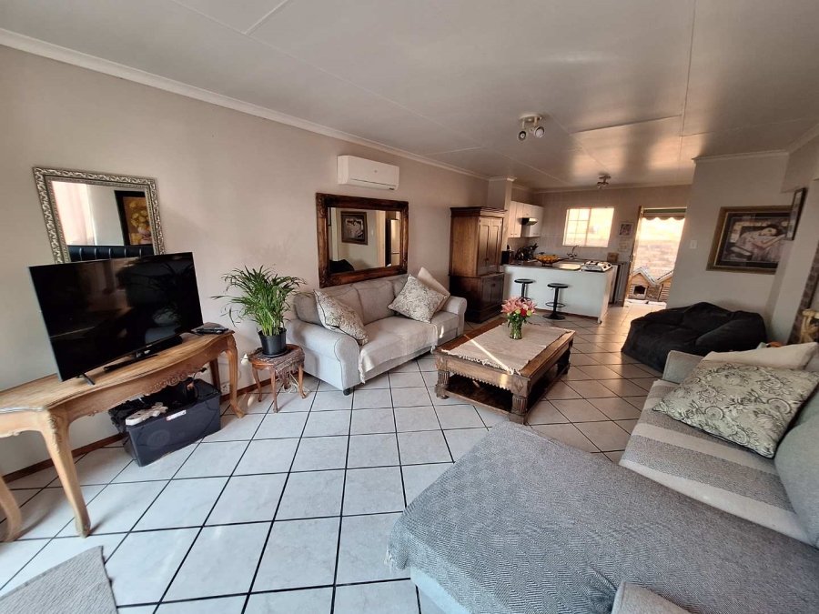 To Let 3 Bedroom Property for Rent in Radiokop Gauteng