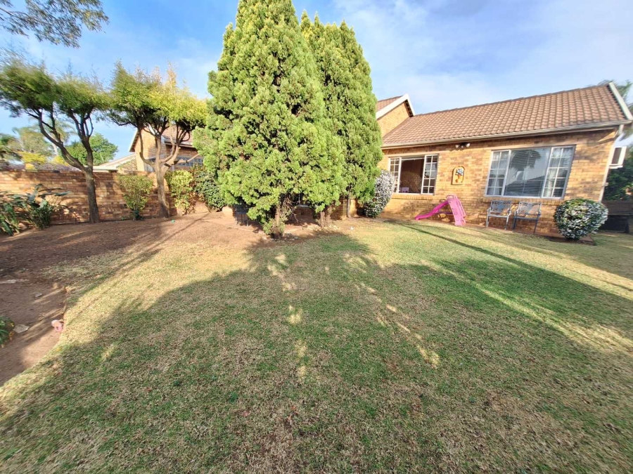 To Let 3 Bedroom Property for Rent in Radiokop Gauteng