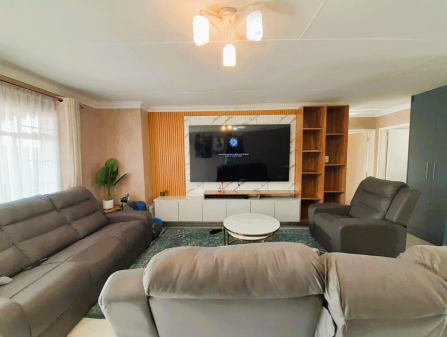 2 Bedroom Property for Sale in Meyersdal Gauteng