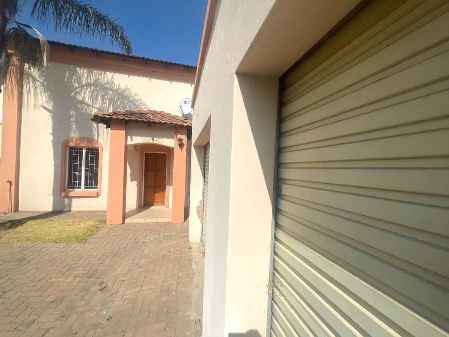 To Let 2 Bedroom Property for Rent in Birch Acres Gauteng