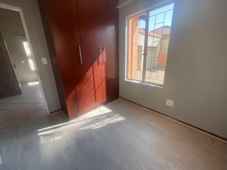 To Let 2 Bedroom Property for Rent in Birch Acres Gauteng