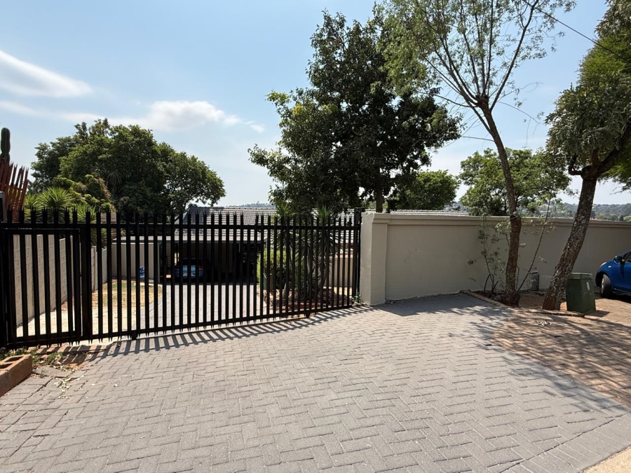 3 Bedroom Property for Sale in Roodekrans Gauteng