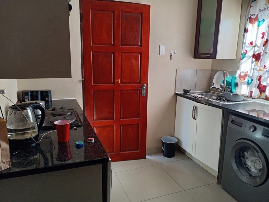 2 Bedroom Property for Sale in Clayville Gauteng