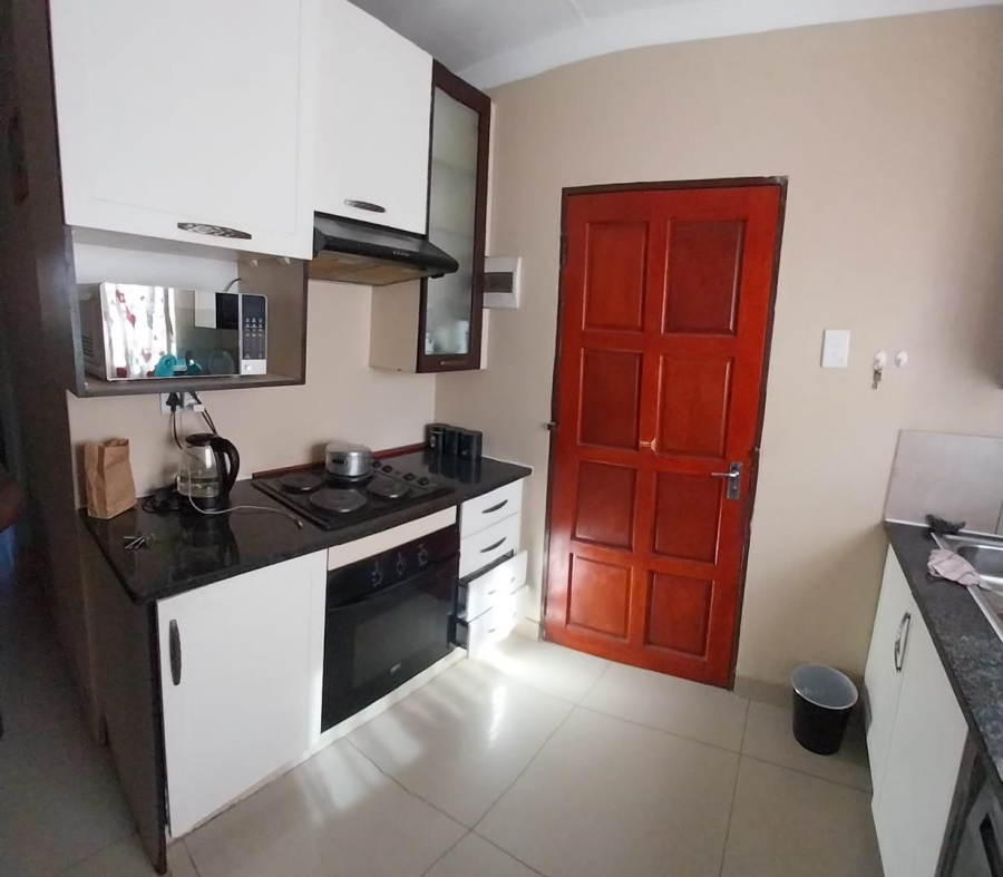 2 Bedroom Property for Sale in Clayville Gauteng