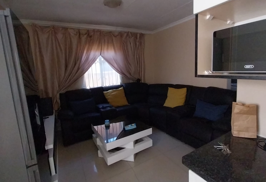 2 Bedroom Property for Sale in Clayville Gauteng