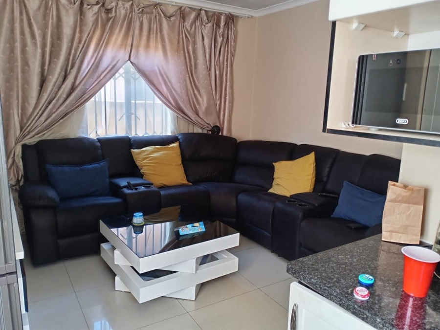 2 Bedroom Property for Sale in Clayville Gauteng