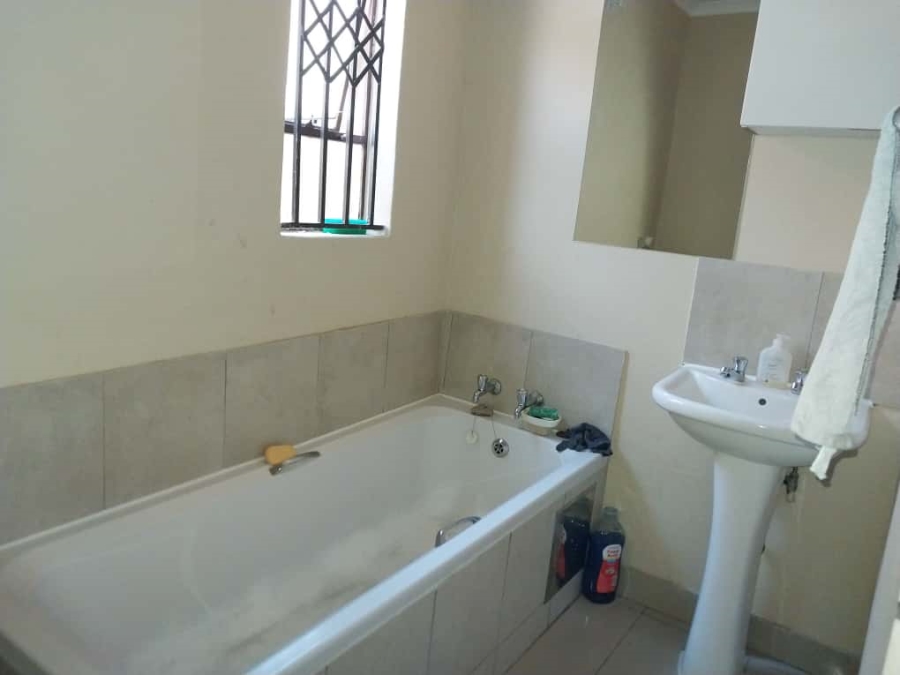 2 Bedroom Property for Sale in Clayville Gauteng