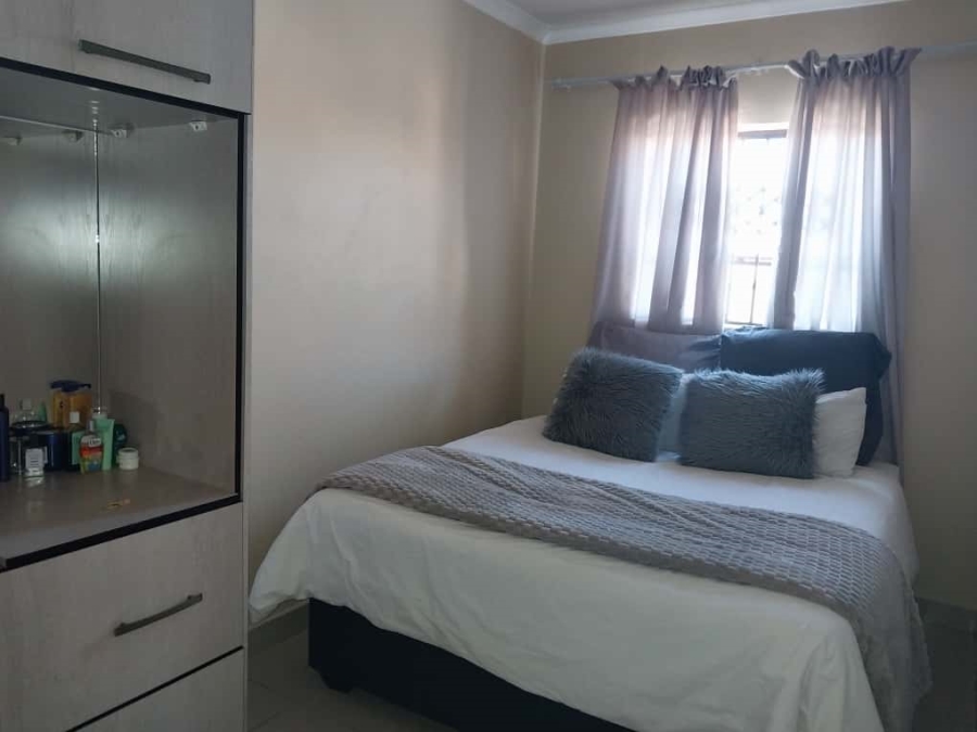 2 Bedroom Property for Sale in Clayville Gauteng