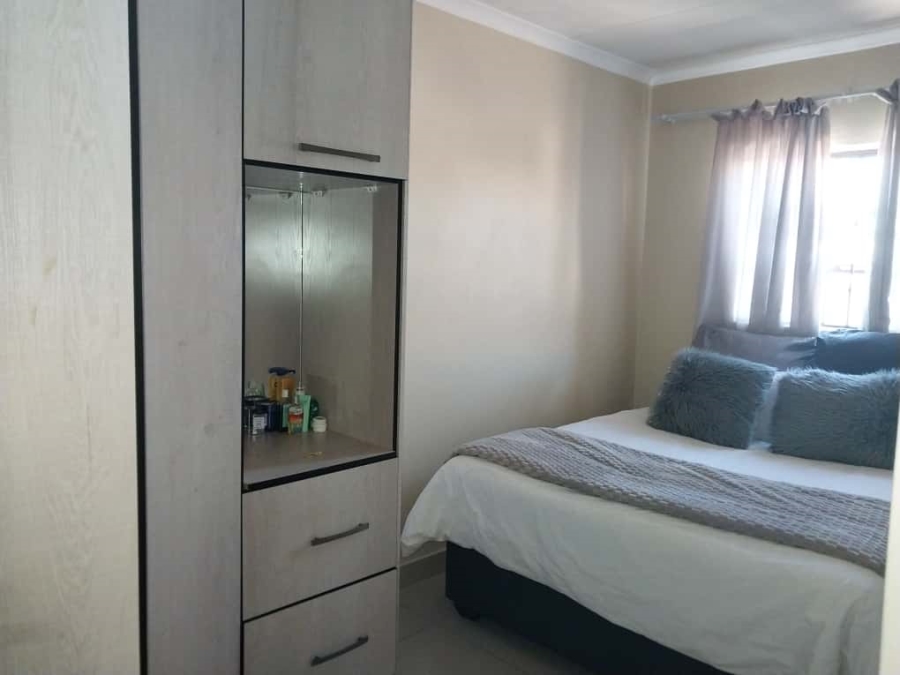 2 Bedroom Property for Sale in Clayville Gauteng