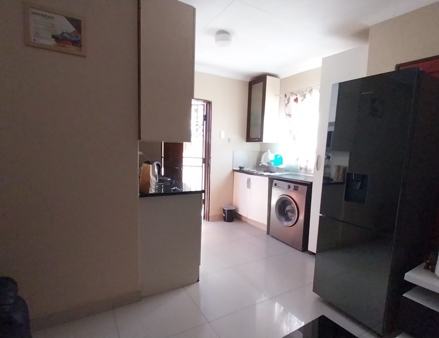 2 Bedroom Property for Sale in Clayville Gauteng