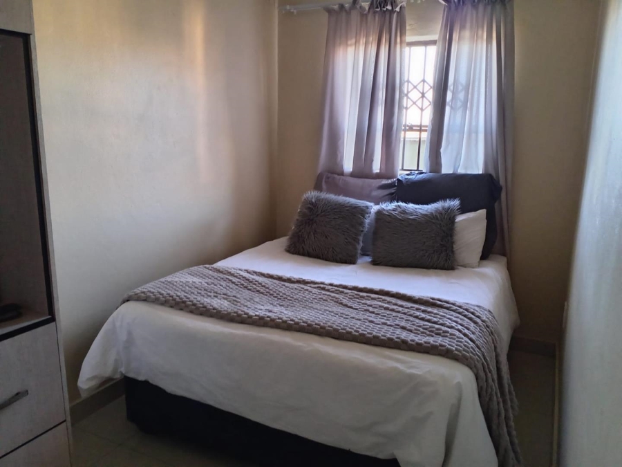 2 Bedroom Property for Sale in Clayville Gauteng