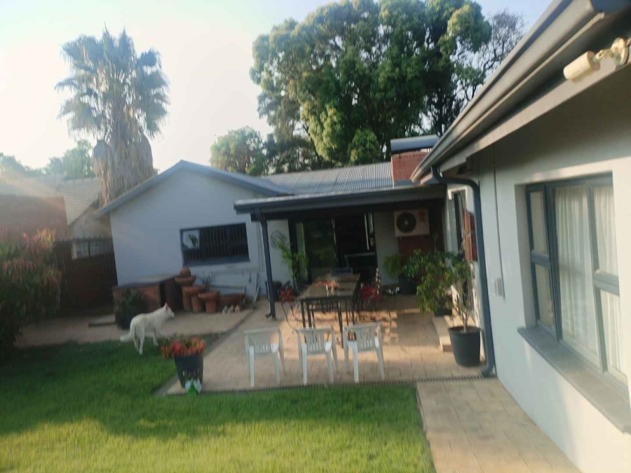 4 Bedroom Property for Sale in Queenswood Gauteng