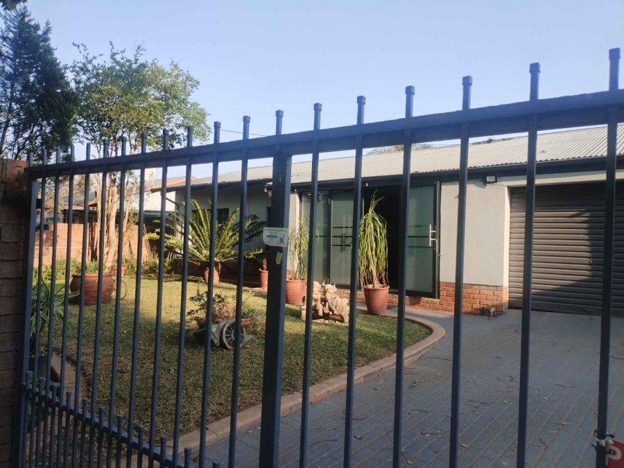 4 Bedroom Property for Sale in Queenswood Gauteng