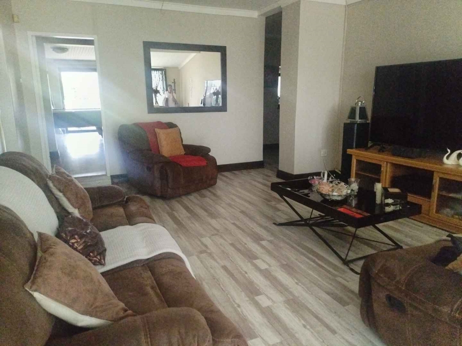 4 Bedroom Property for Sale in Queenswood Gauteng