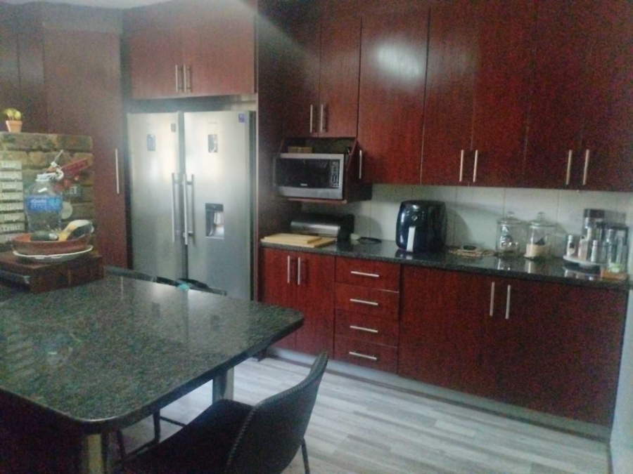 4 Bedroom Property for Sale in Queenswood Gauteng