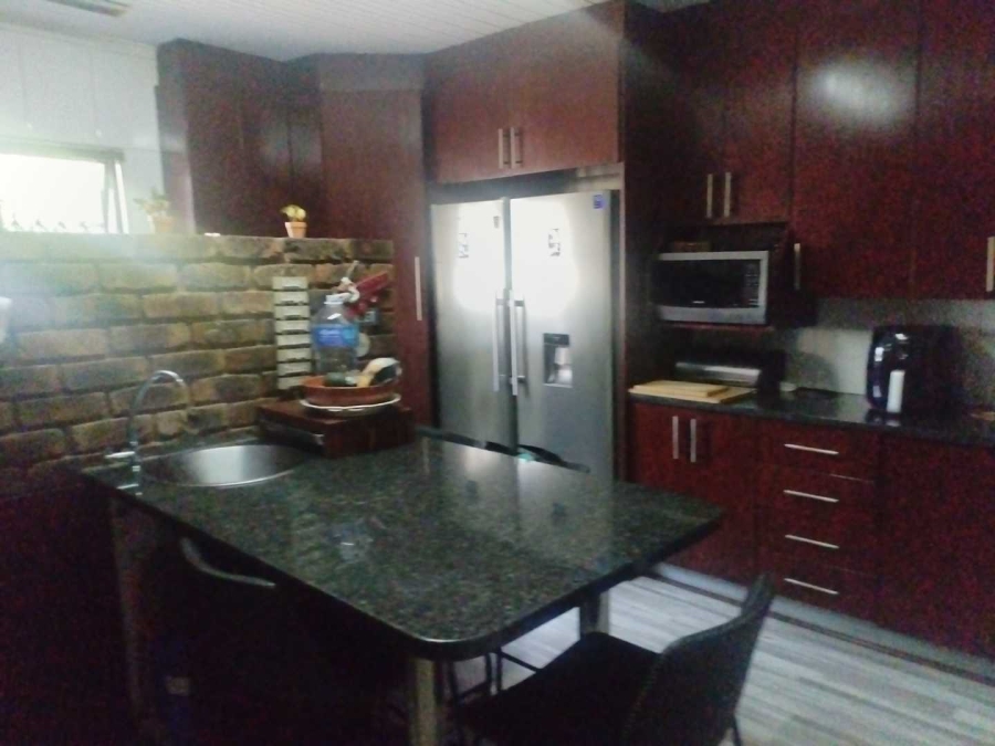 4 Bedroom Property for Sale in Queenswood Gauteng
